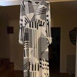 Banana Republic Longsleeve Vneck Black & White Maxi Dress